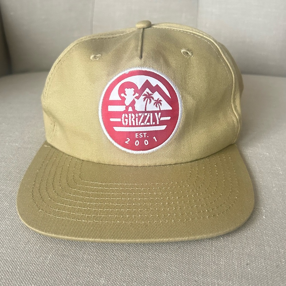 NWOT. Grizzly brand khaki flat beak SnapBack.